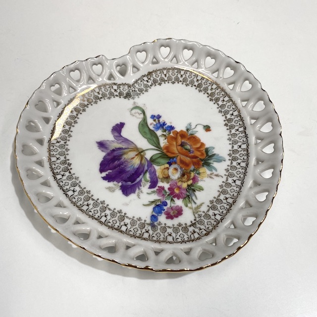 PLATE, Vintage Lace Edge Heart Floral (Small)